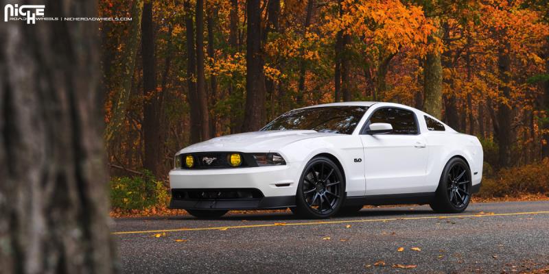 Ford Mustang Niche Sport Series Essen - M147